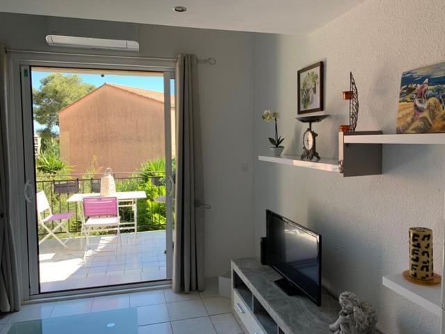 Appartement Calmeraie plage à Villeneuve-Loubet Extérieur photo